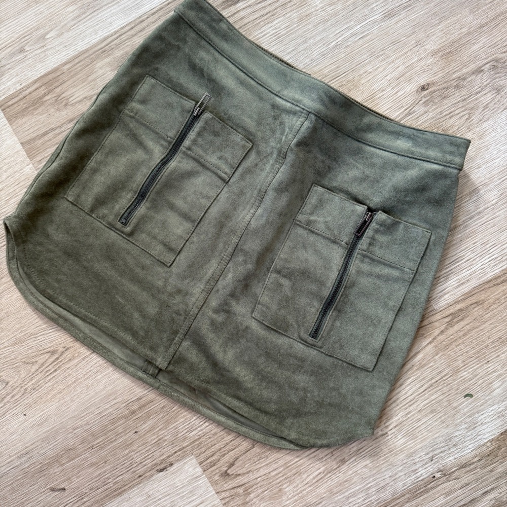BCBGMAXAZRIA Olive Green Faux Suede Utility Mini‎ Skirt with Cargo Pockets XS